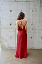 Arriendo de Vestido largo burdeo marca Rarabaris con lentejuelas