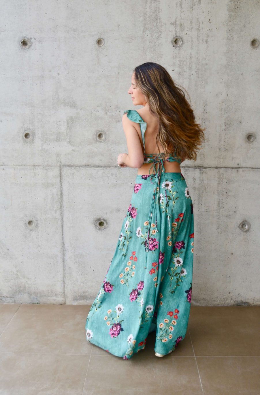 Arriendo de Conjunto India Chic Verde con Flores