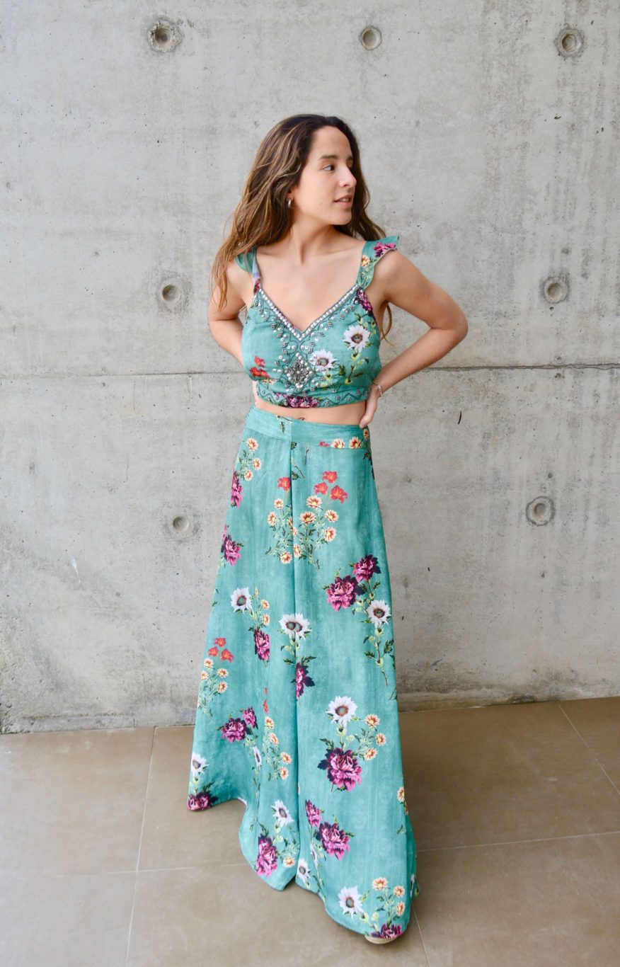 Arriendo de Conjunto India Chic Verde con Flores