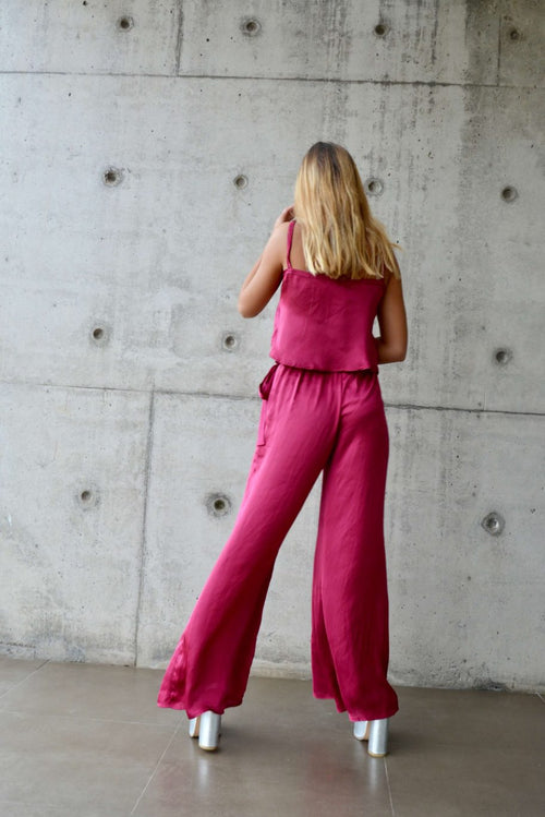 Arriendo de Conjunto pantalón crop top color berenjena de seda