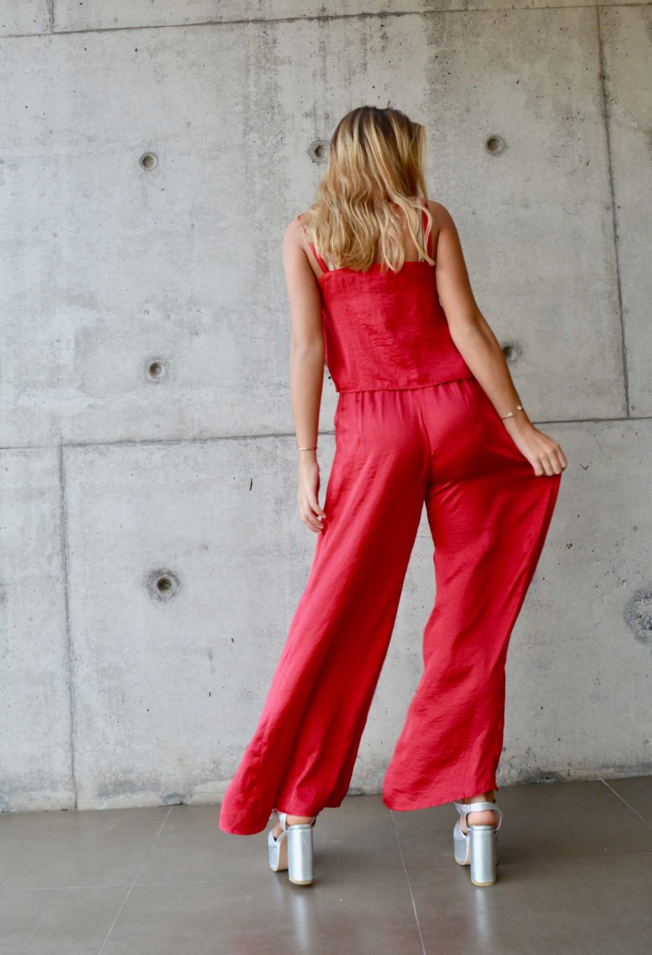 Arriendo de Conjunto pantalón y crop top color rojo