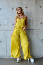 Arriendo de Conjunto color mostaza de seda