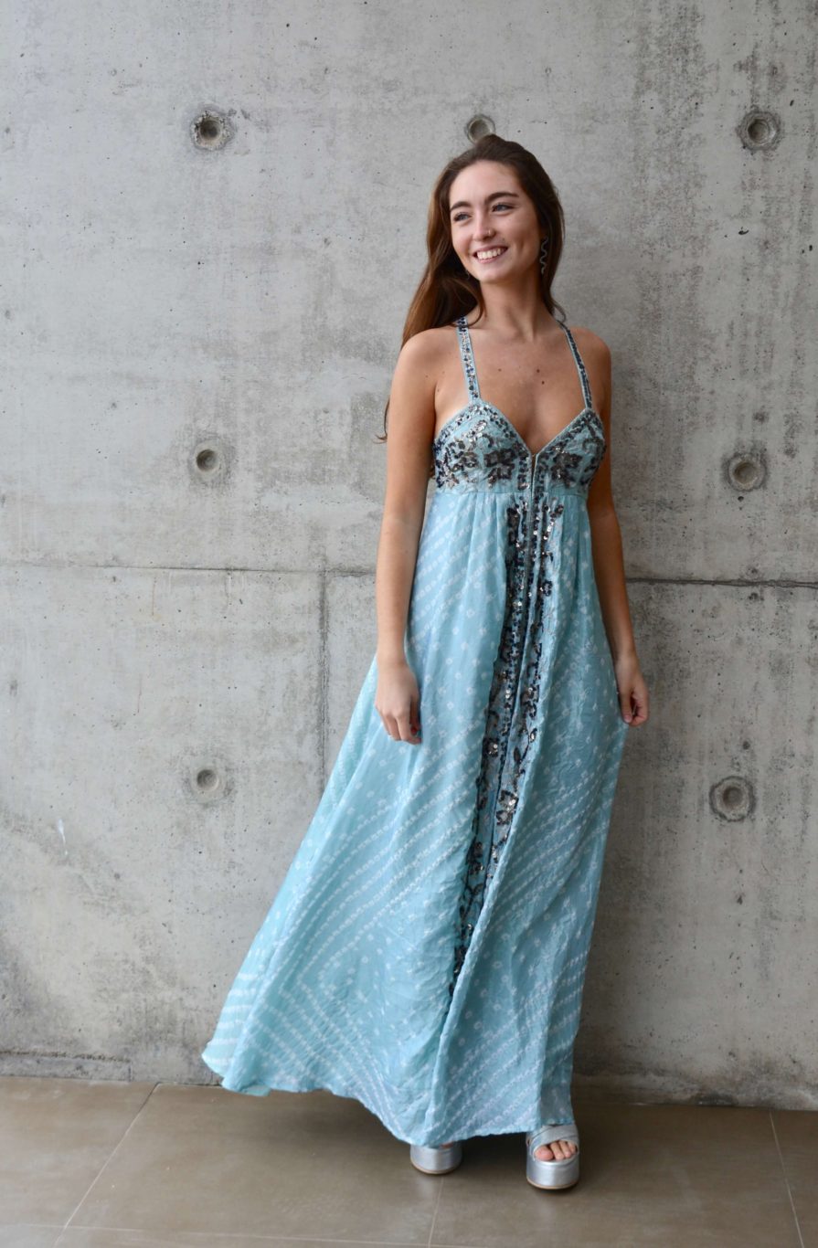 Arriendo de Vestido largo India Chic celeste con mostacillas