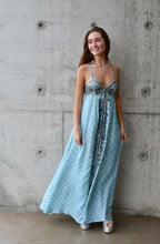 Arriendo de Vestido largo India Chic celeste con mostacillas