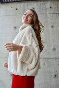 Arriendo de Abrigo peludo color crema/beige