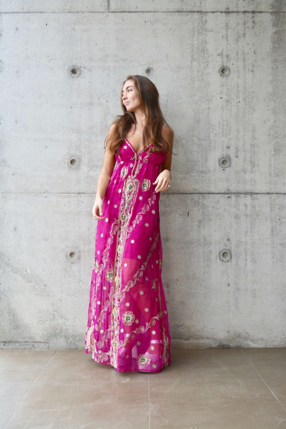 Arriendo de Vestido largo fucsia con mostacillas India Chic