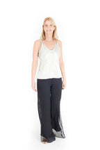 Arriendo de Polera plateada seda con pantalón negro