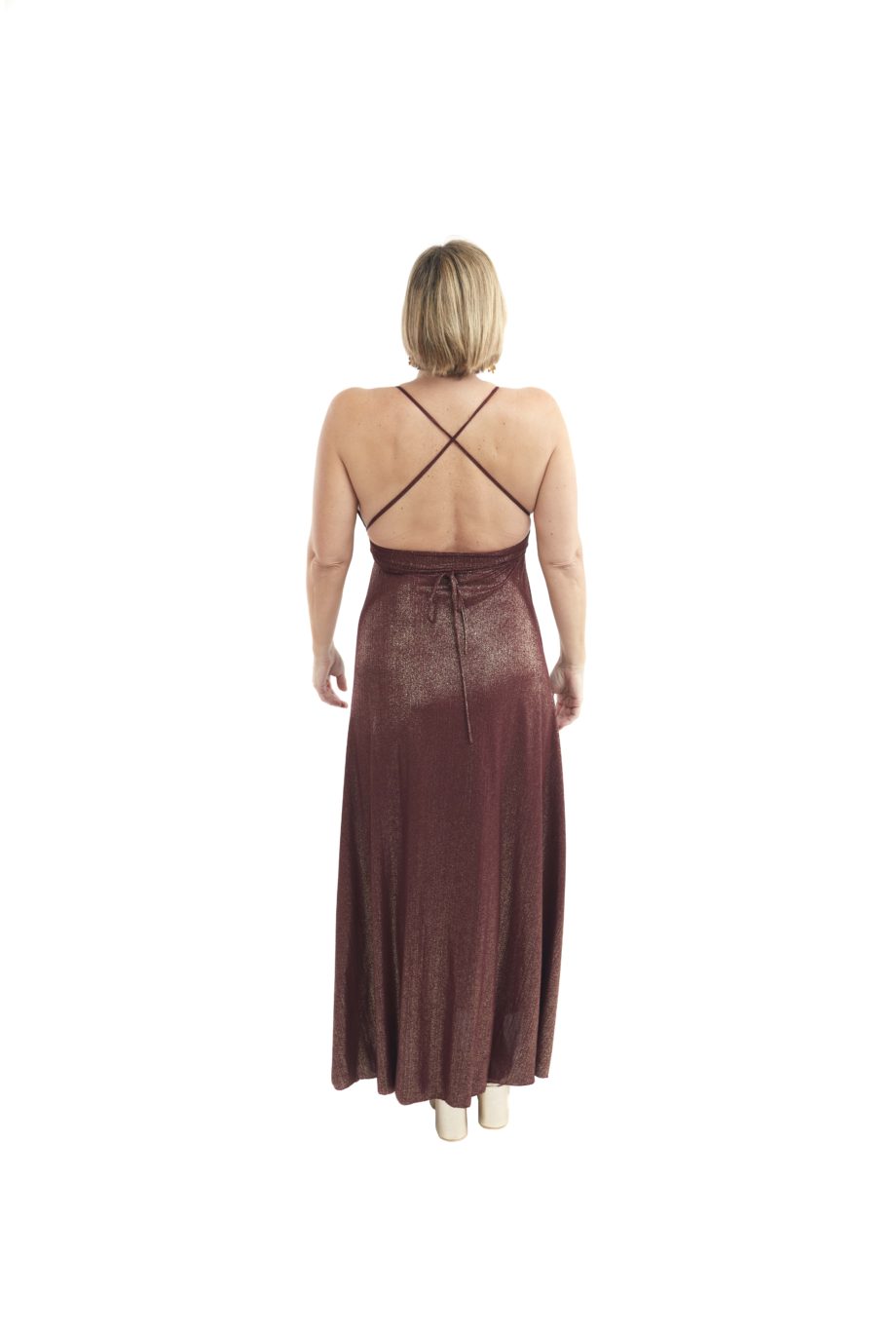 Arriendo de Vestido largo burdeo con brillos dorados escote en V