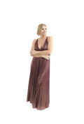 Arriendo de Vestido largo burdeo con brillos dorados escote en V