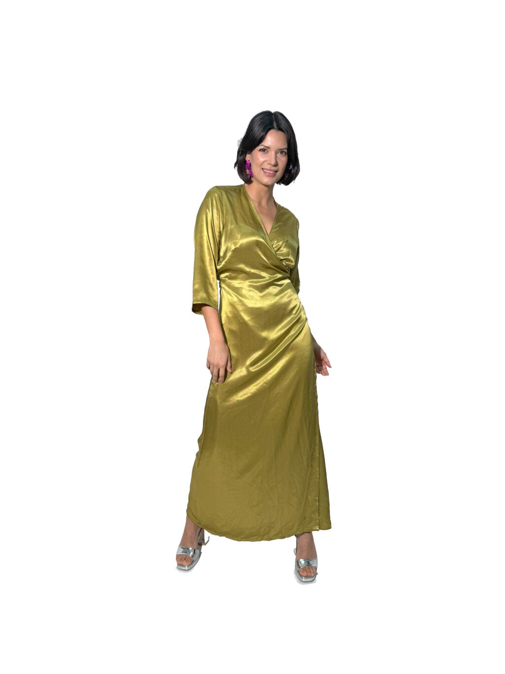 Arriendo de Vestido largo de seda verde oliva con mangas y cruzado al costado