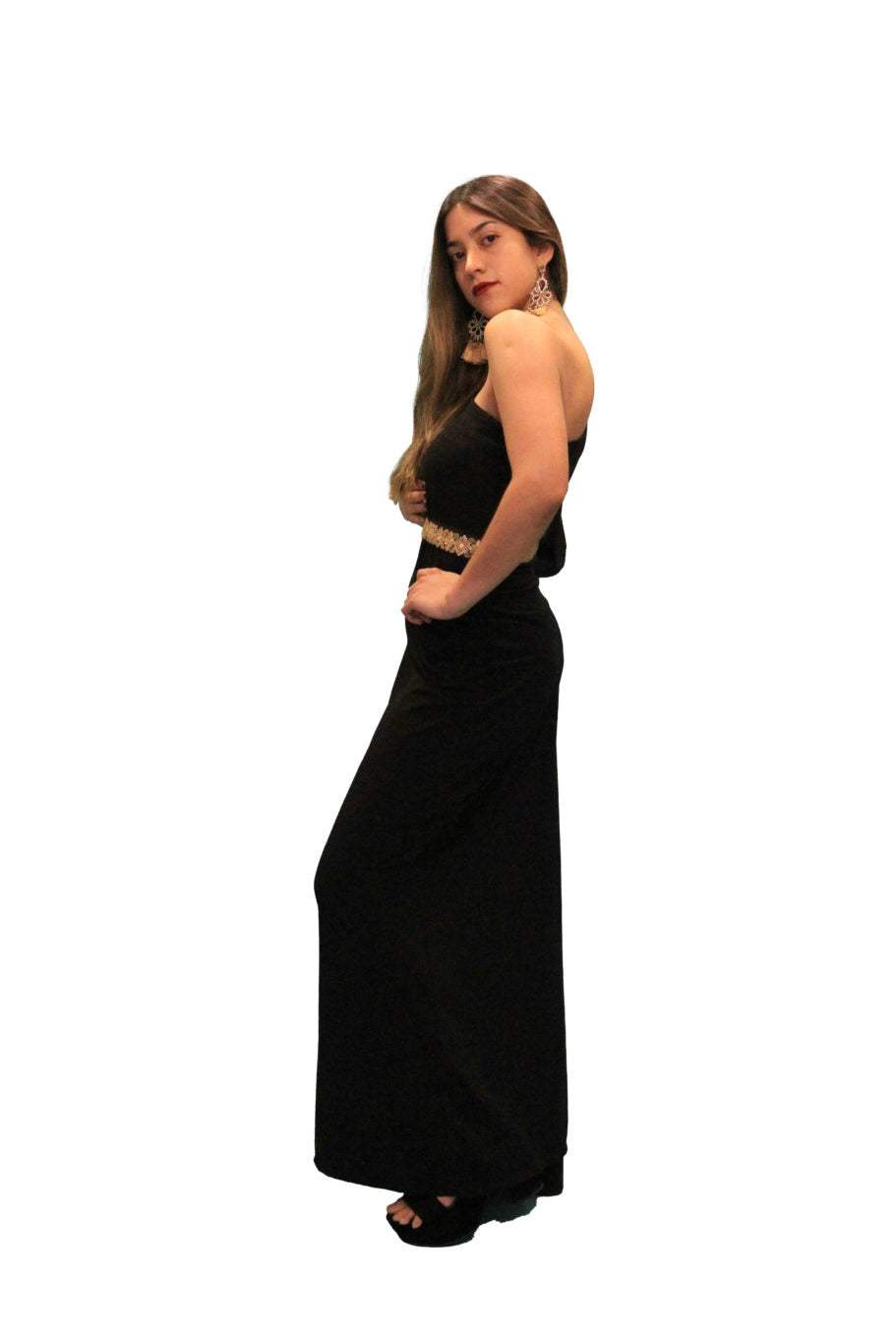 Arriendo de Vestido largo negro un hombro descubierto cinturón dorado manga holgada