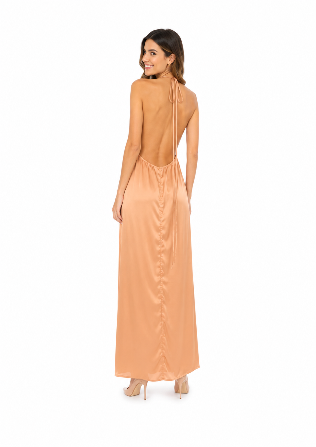 Arriendo de vestido largo de satín color durazno amarre tiras largas