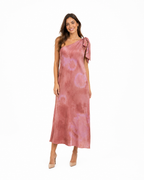 Arriendo de vestido largo de seda natural teñido a mano único