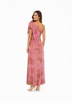Arriendo de vestido largo de seda natural teñido a mano único