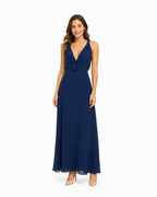 Arriendo de vestido azul marino de gasa largo con vuelos de diseñadora Loreto Fuenzalida