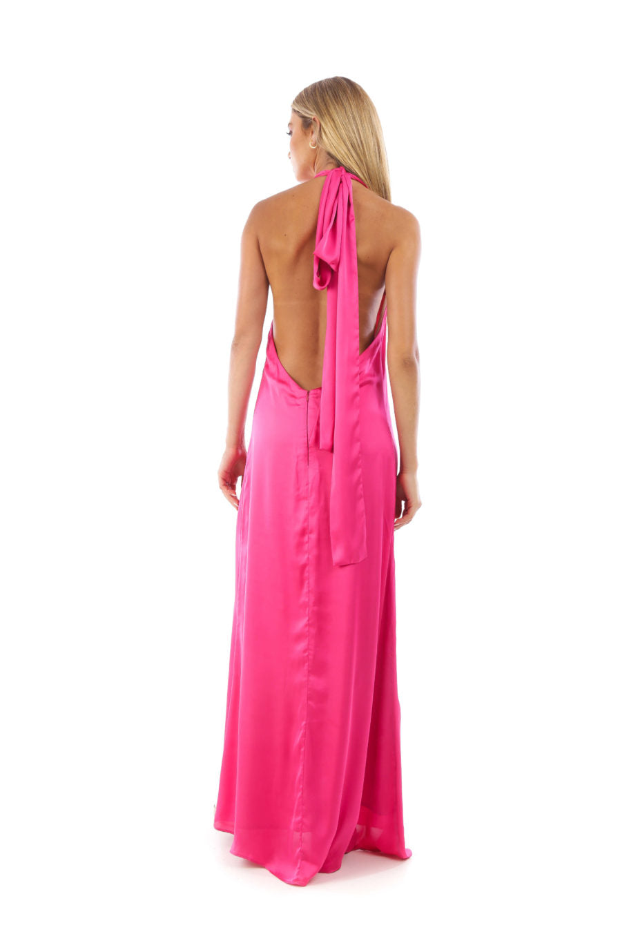 Arriendo de Vestido fucsia largo de seda con amarre en el cuello y escote