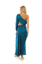 Arriendo de Vestido largo petróleo de seda con una manga larga y corte en cintura