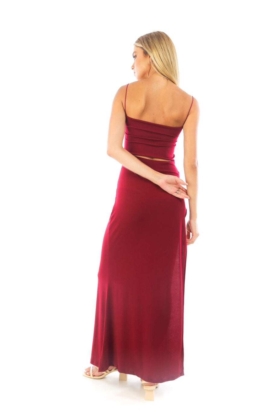 Arriendo de Vestido largo burdeo con corte en la cintura de lycra