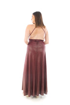 Arriendo de Vestido largo burdeo elasticado con brillos dorados escote en v amarre cuello