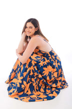 Arriendo de Vestido azul con naranjo con flores y tiras ajustables cruzadas