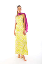 Arriendo de Vestido largo con estampado hojas color oliva