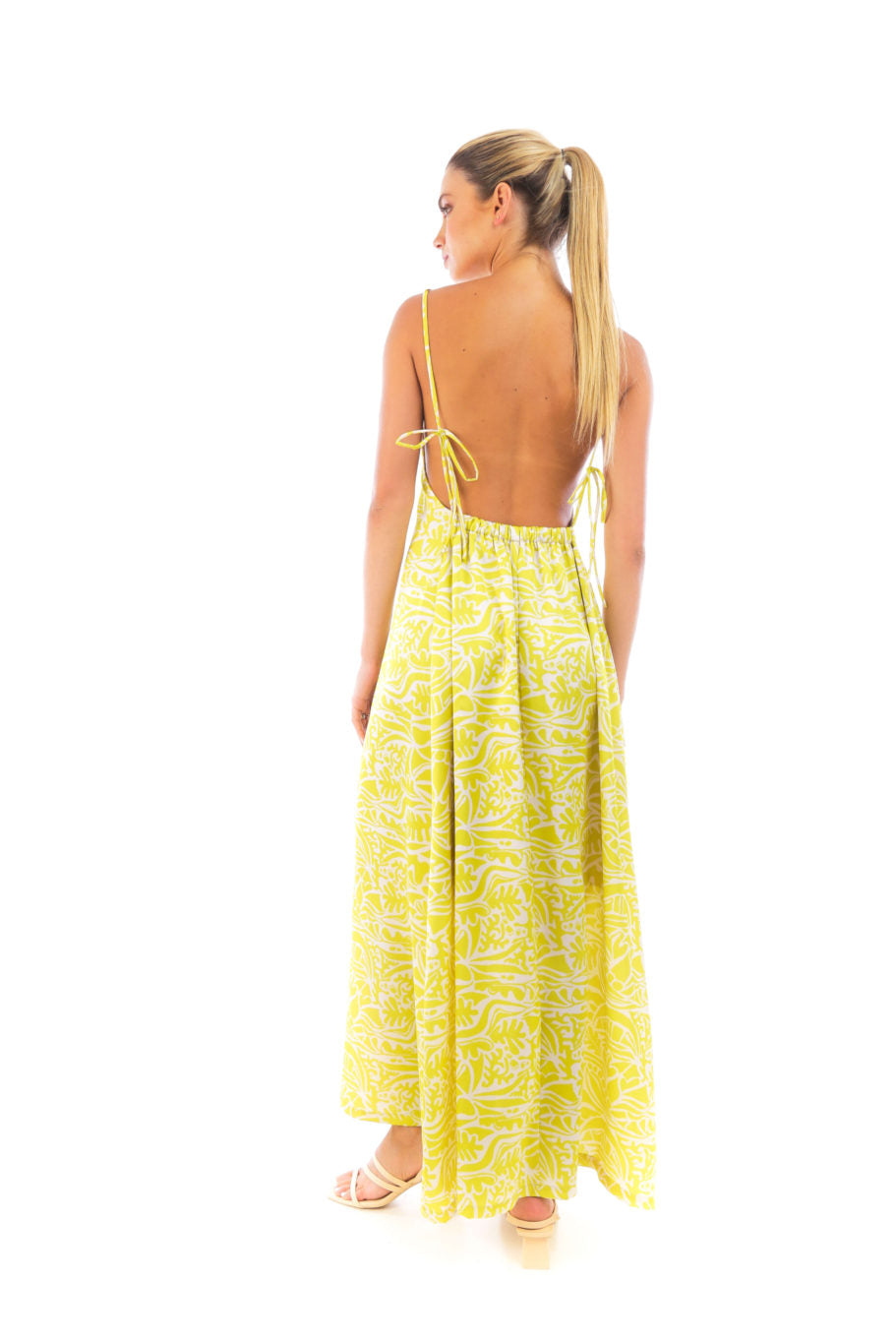 Arriendo de Vestido largo con estampado hojas color oliva