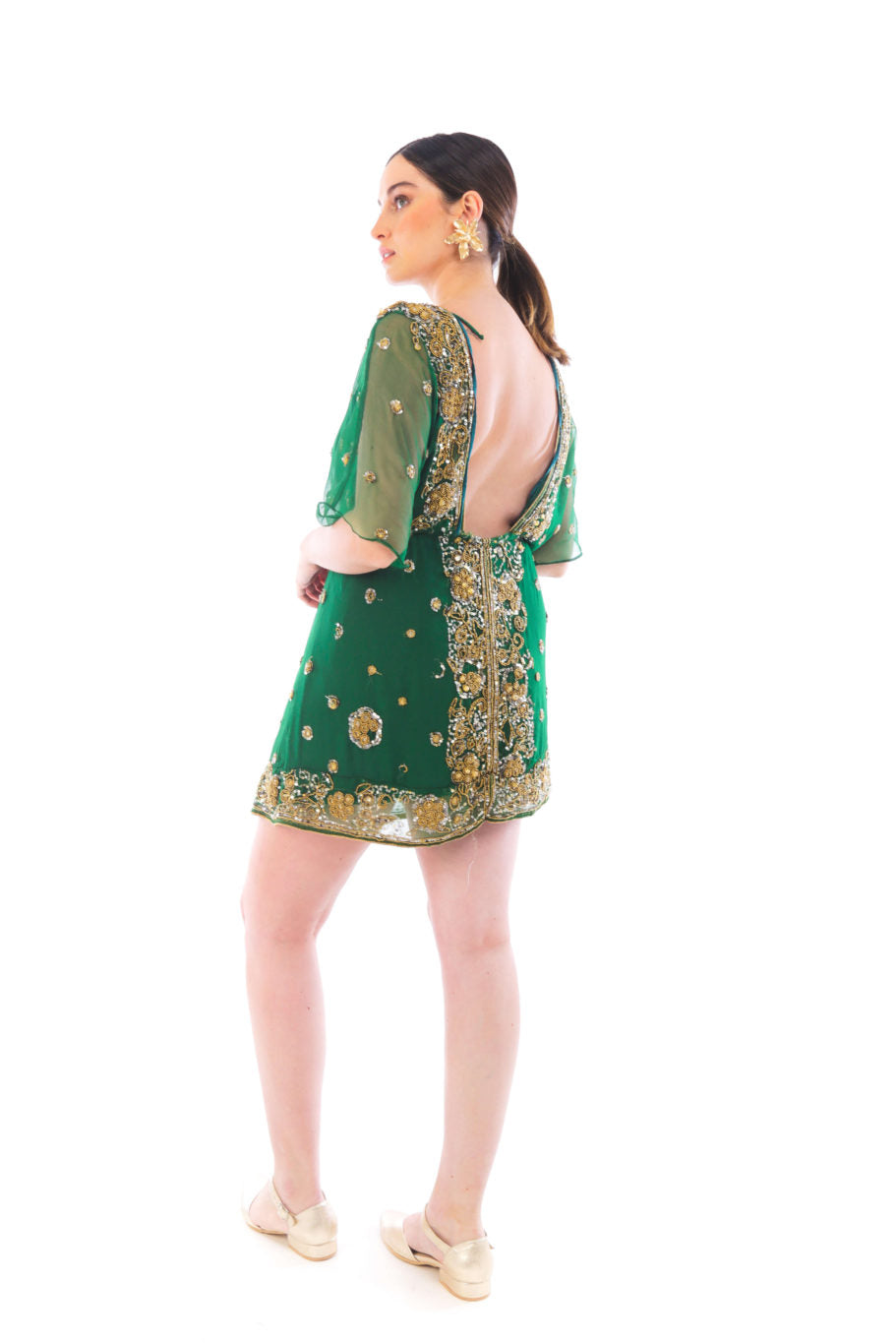 Arriendo de Vestido verde corto con mostacillas y mangas ajustable