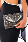Arriendo de Cartera con mostacillas plateadas y cadena incluida