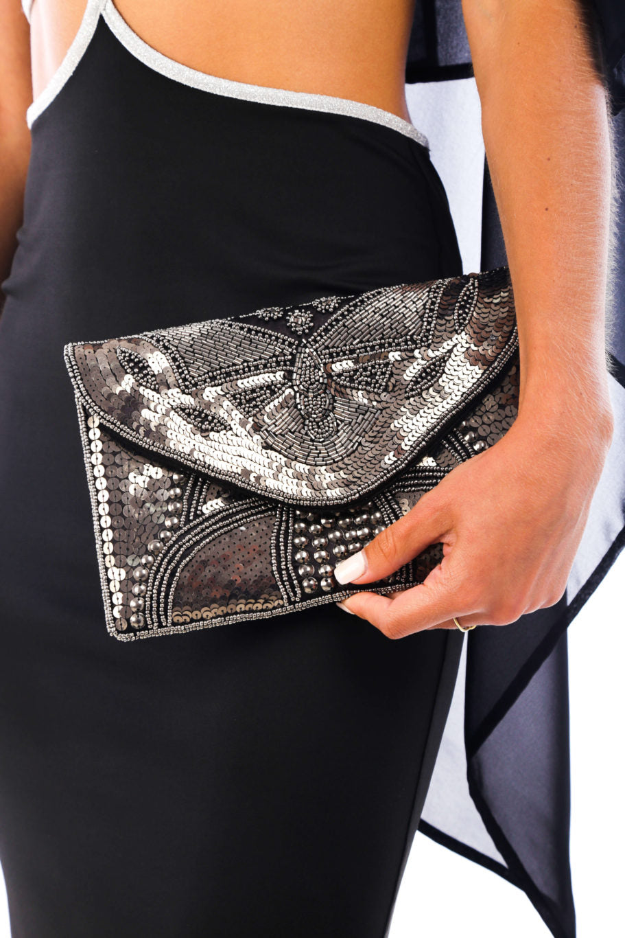 Arriendo de Cartera con mostacillas plateadas y cadena incluida
