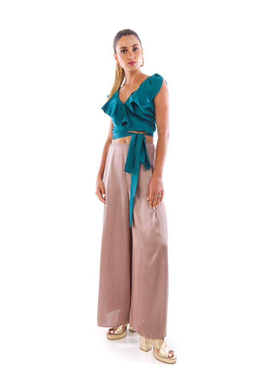 Arriendo de Conjunto top petróleo ajustable y pantalon de seda natural