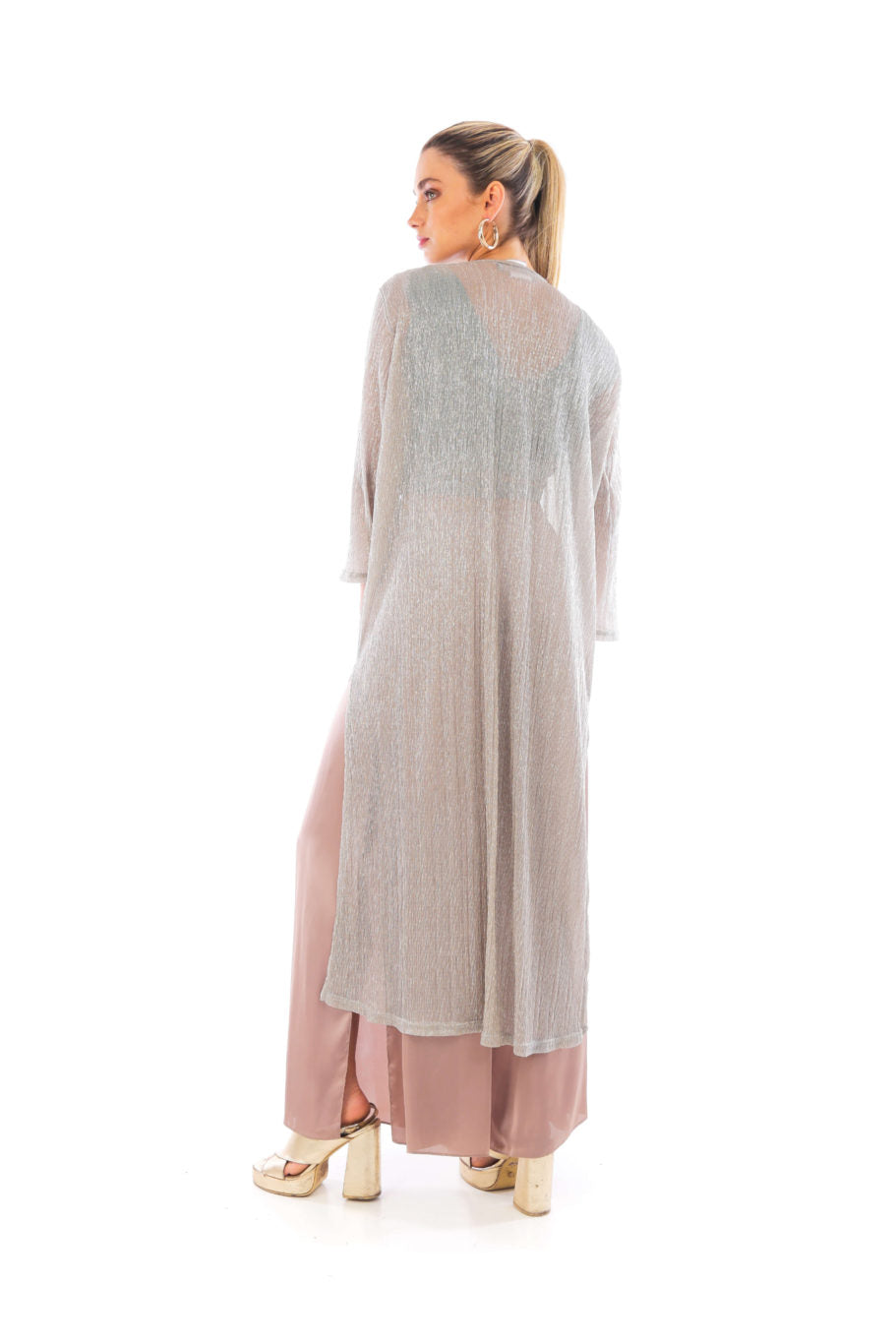 Arriendo de Kimono plateado con brillos largo talla única