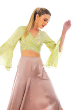 Arriendo de Conjunto top verde limón hippie chic con mangas y pantalón de seda natural