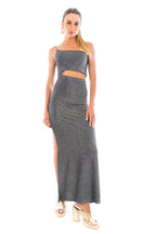 Arriendo de Vestido largo negro con brillos elasticado con corte al costado y un hombro