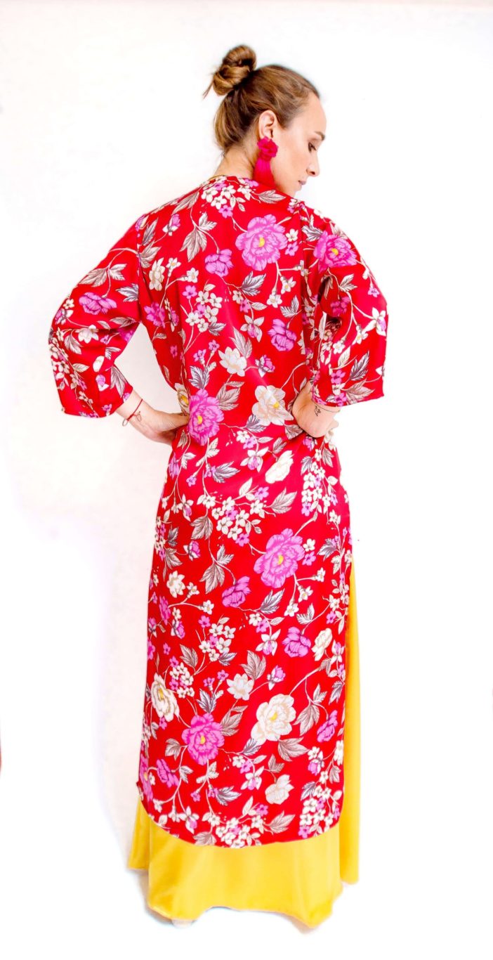 Kimono fuscia con flores largo