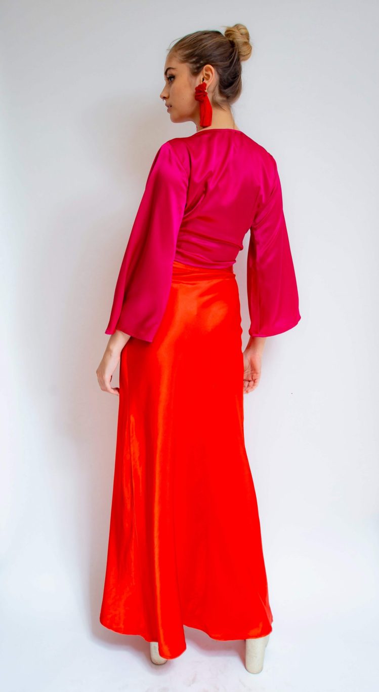 Conjunto crop top fucsia y pollera rojo de seda