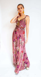 Arriendo de Conjunto morado oscuro con flores marca India Chic