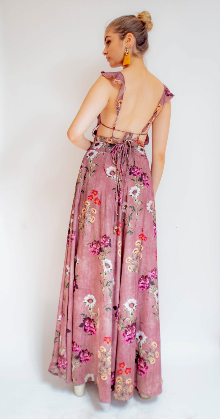 Arriendo de Conjunto morado oscuro con flores marca India Chic