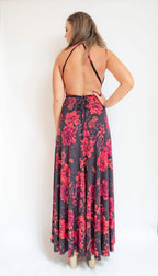 Arriendo de Vestido negro con flores burdeo y detalles dorados de layca