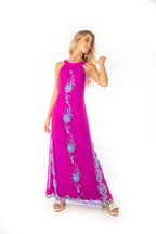 Arriendo de Vestido largo fucsia con piedreria en forma de flor celeste