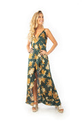 Arriendo de Vesitdo verde oscuro con flores amarillas corte en pierna con vuelos