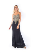 Arriendo de Vestido largo negro con encaje dorado en busto escote corazón