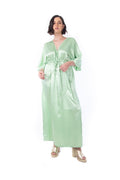 Arriendo de Vestido seda verde con mangas ajustable a la cintura