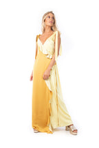 Arriendo de Vestido amarillo bicolor vuelo en escote