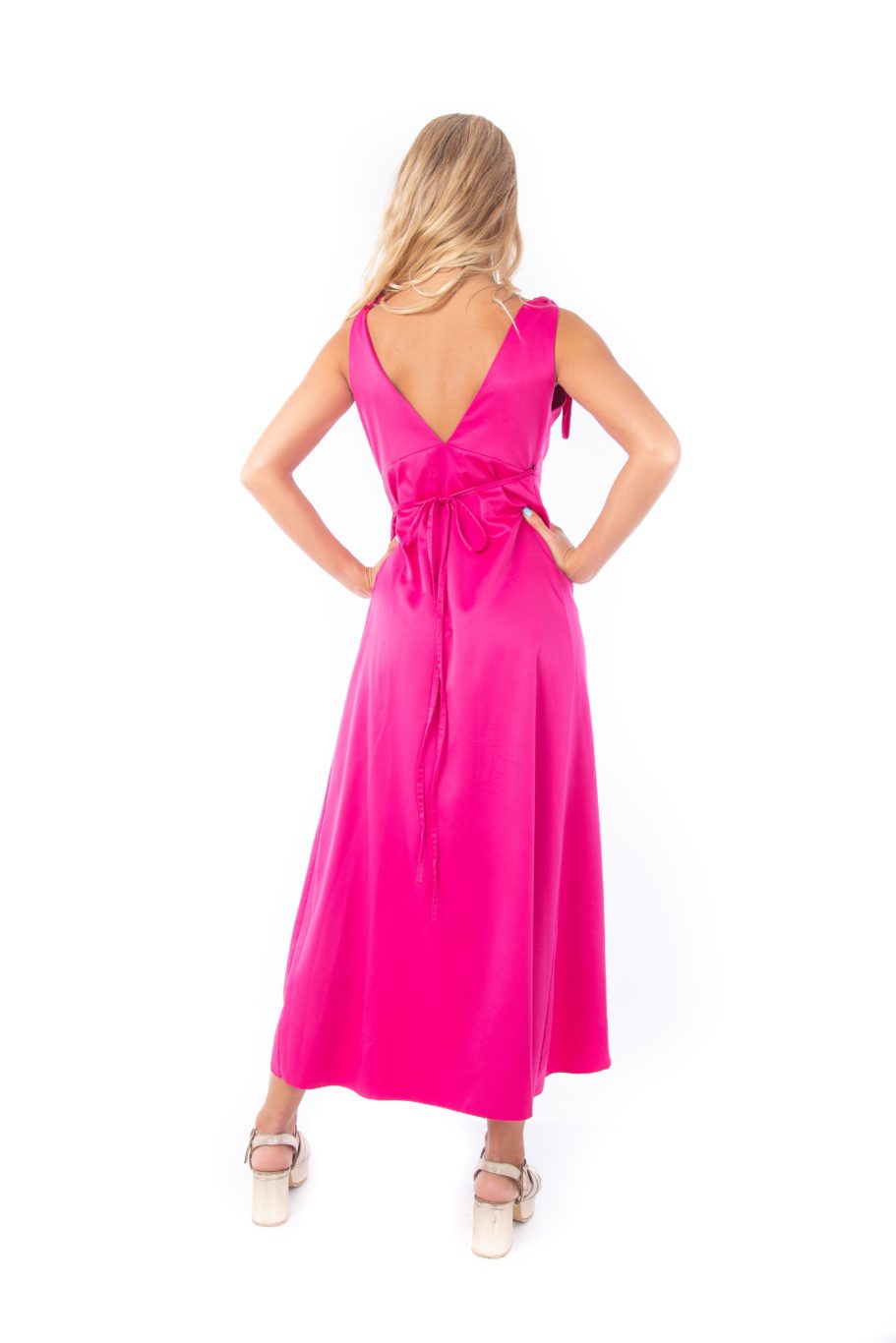 Arriendo de Vestido fucsia tirantes ajustables amarre cruzado