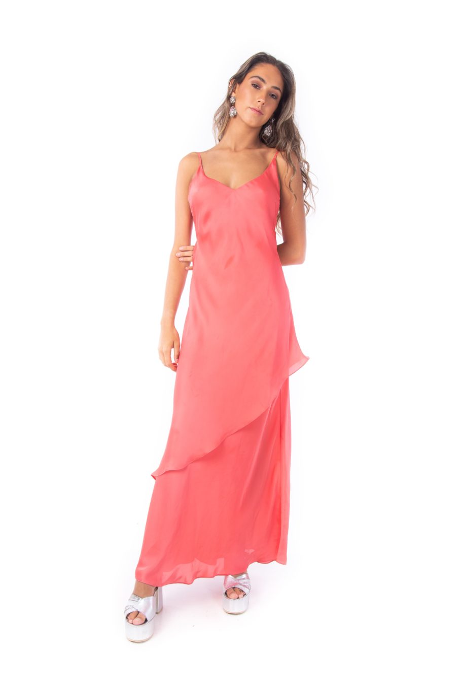 Arriendo de Vestido largo coral sin espalda, amarre atrás