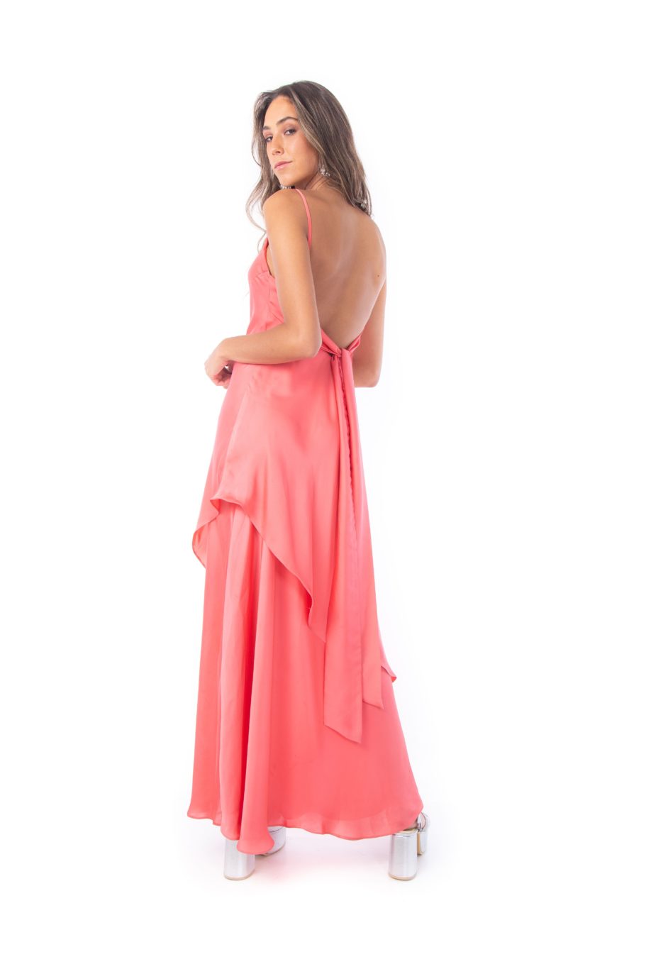 Arriendo de Vestido largo coral sin espalda, amarre atrás