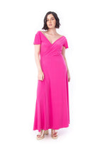 Arriendo de Vestido fucsia lycra escote en V mangas cortas con vuelos