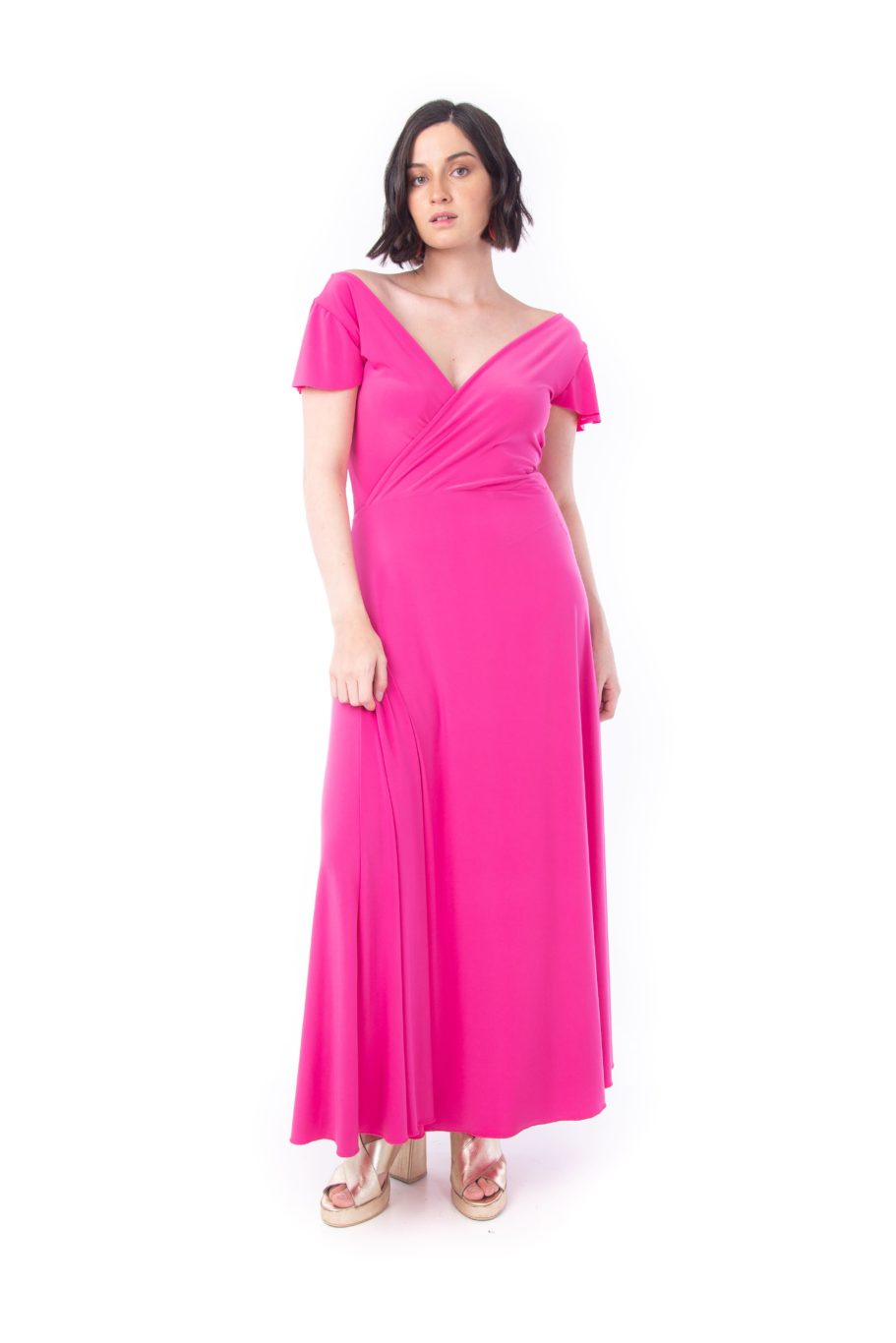 Arriendo de Vestido fucsia lycra escote en V mangas cortas con vuelos