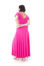 Arriendo de Vestido fucsia lycra escote en V mangas cortas con vuelos