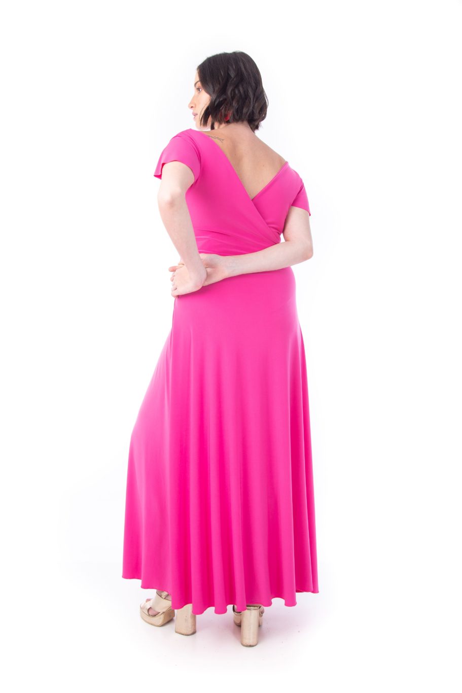 Arriendo de Vestido fucsia lycra escote en V mangas cortas con vuelos